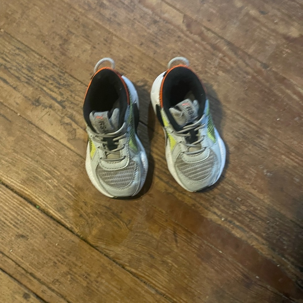 Tennis shoes 5 size